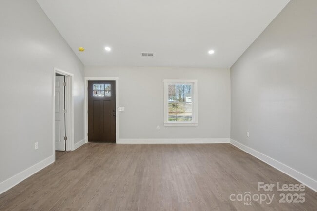 Foto del edificio - 132 Shady Grove Rd