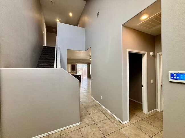 Building Photo - 2376 Summer Home St