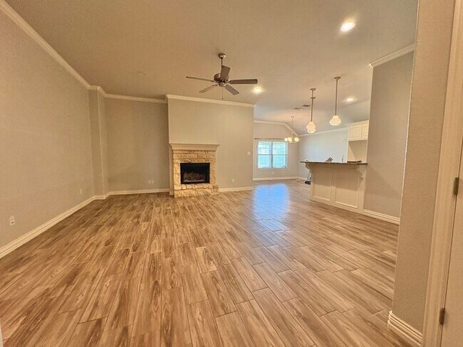 Building Photo - Available Now! Stunning 3 Bedroom 2 Bath i...