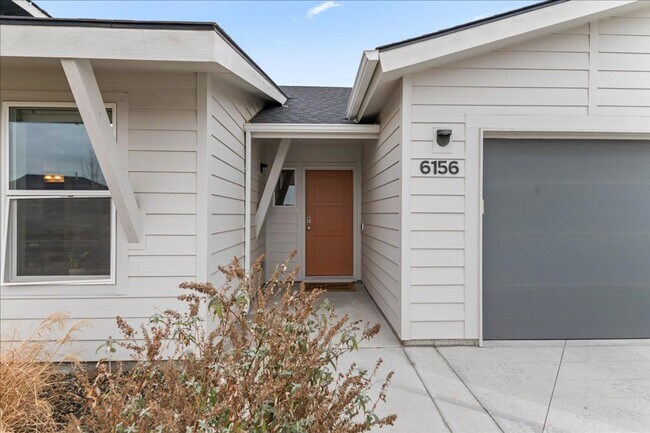 Building Photo - Single level 4bd/2ba/3 car garage Home in North Meridian