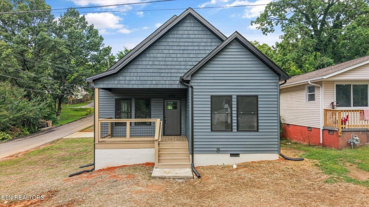 Photo - 2701 Spencer St