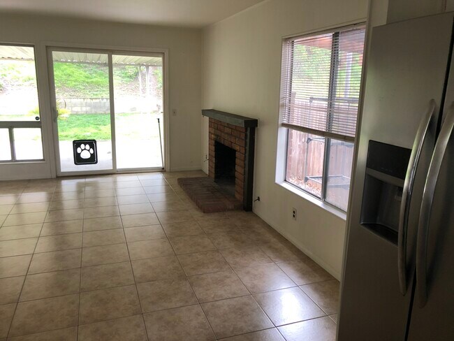 Building Photo - 6425 Decanture St