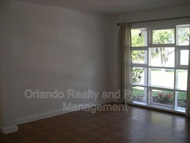 Foto del edificio - 220 Golden Days Dr