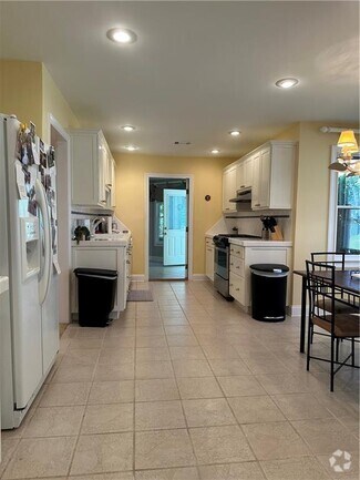 Building Photo - 2705 Shadow Pine Dr