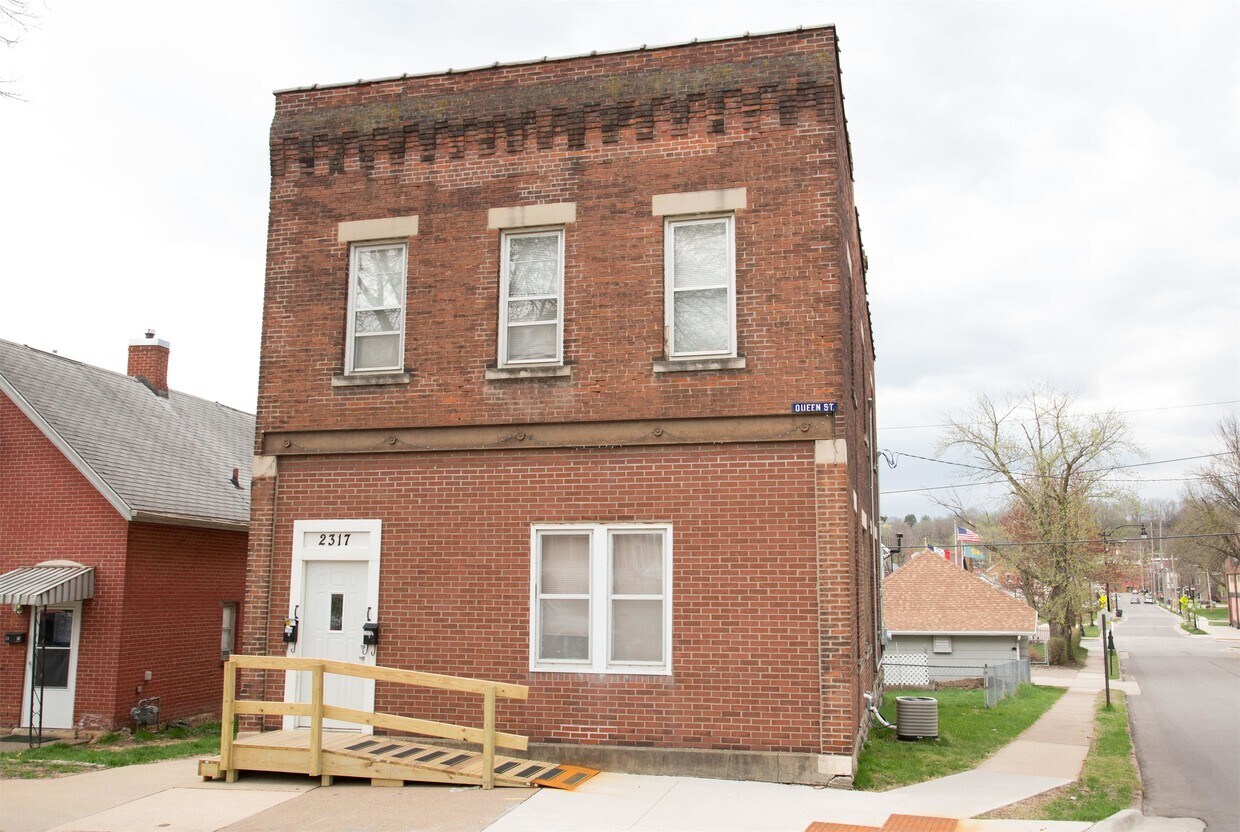 2317 Queen St, Dubuque, IA 52001 Townhome Rentals in Dubuque IA