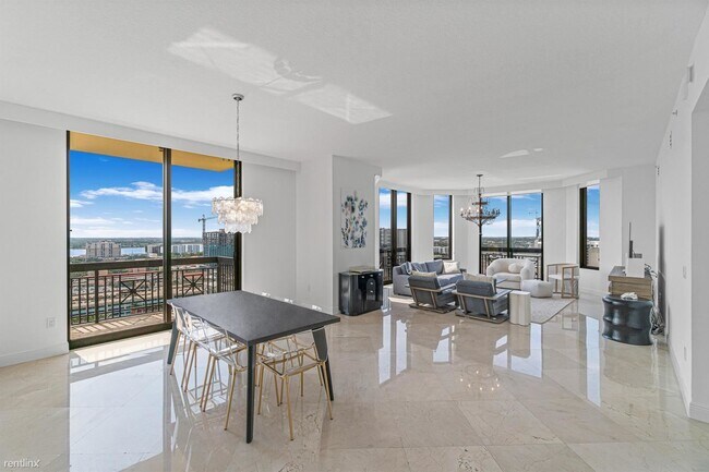 Building Photo - 3 br, 3.5 bath Condo - 701 S Olive Ave Apt...