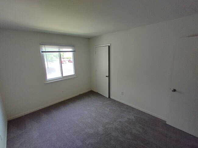 Building Photo - 600 Reusens Rd