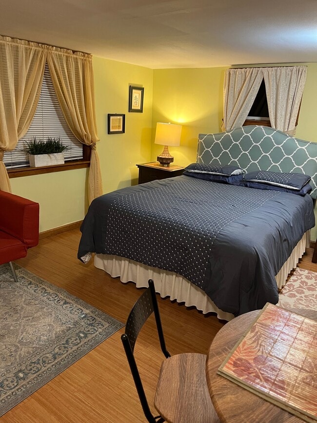 Building Photo - 20 Elmwood Ave