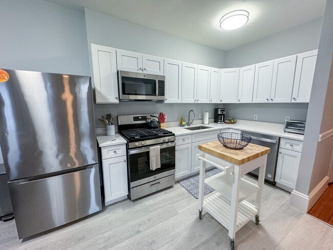 Building Photo - 636 Washington St