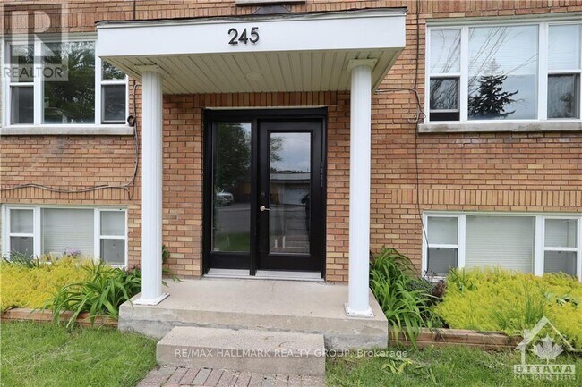 Building Photo - 1 - 245 DES PERES BLANCS AVENUE