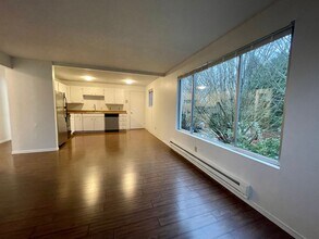 Building Photo - 150 22nd Ave E