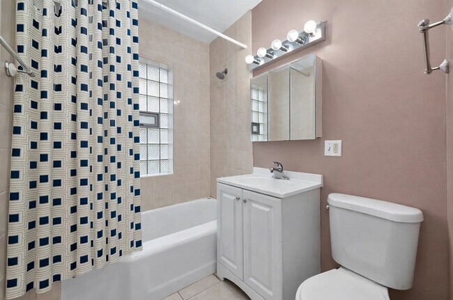 Foto del edificio - 7733 S Luella Ave