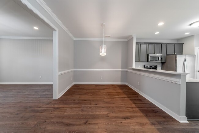 Photo - 209 Quarterpath Rd House