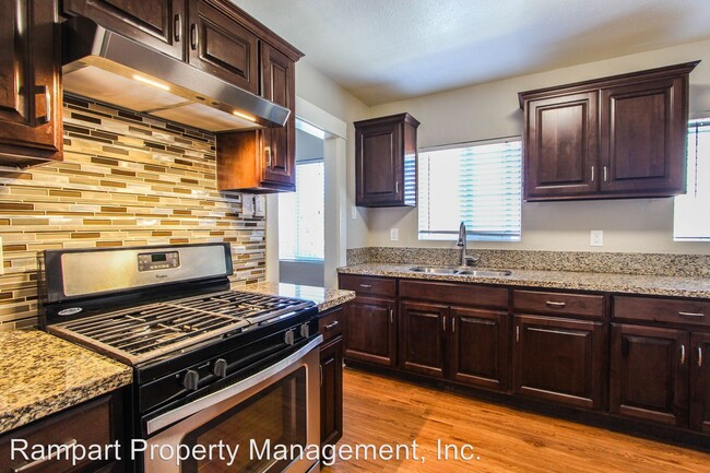 Building Photo - 732 Gaviota Ave