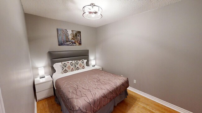 Building Photo - 270 Wellington St W