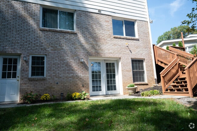 Building Photo - 1307 Sarah Dr