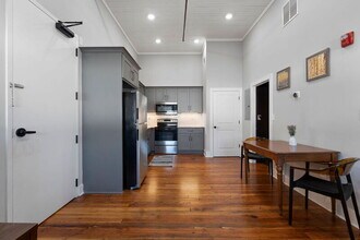 Building Photo - 10 W Main St