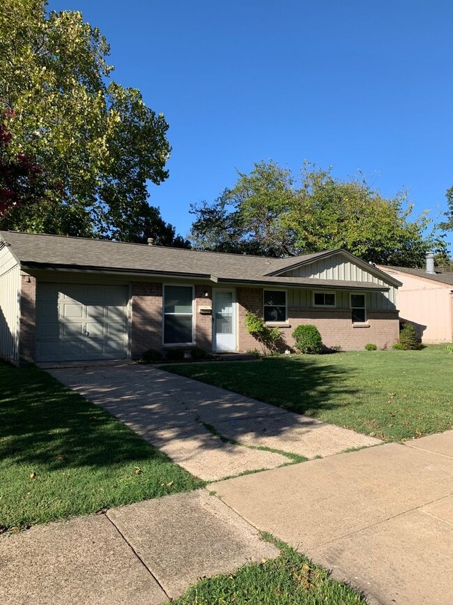 Building Photo - AVAILABLE NOW!!! Lovely 3 bedroom, 1 bath ...