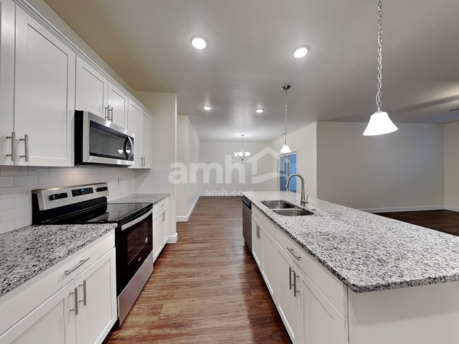 Building Photo - 3465 S Bartlett Ave