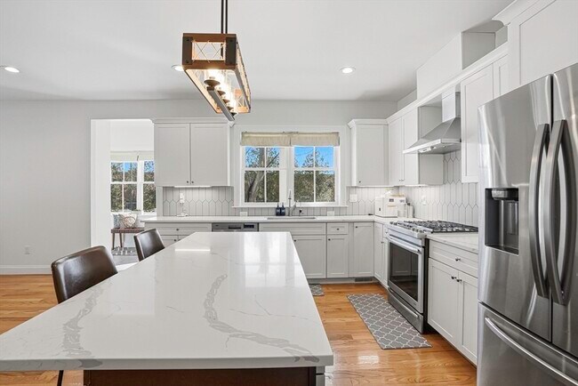 Foto del edificio - 279 W Central St