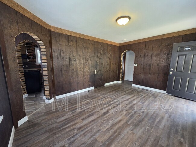 Building Photo - 1212 Forest Ave