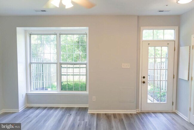 Foto del edificio - 5212 Duke Ct