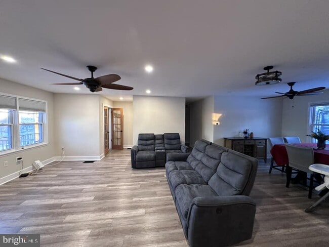 Foto del edificio - 15410 National Pike