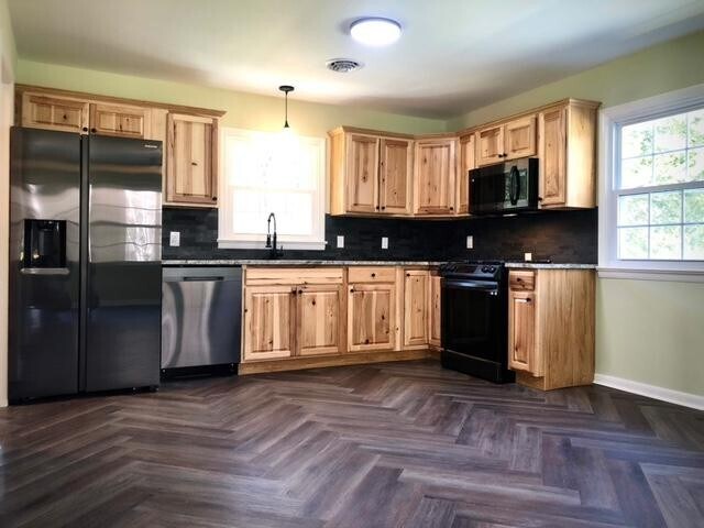 Foto del edificio - 32115 Johnson Rd