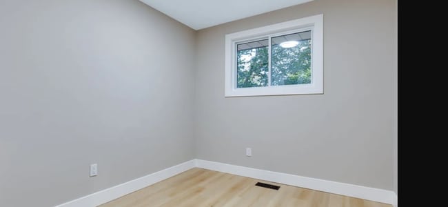 Building Photo - 77 Claymore Cres