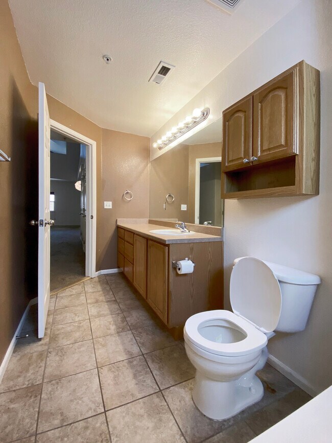 Building Photo - 5485 Zephyr St