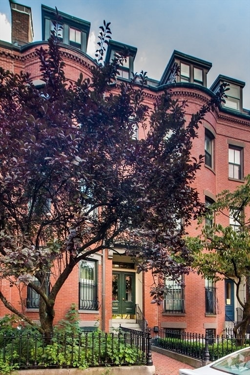 Building Photo - 120 W Concord St