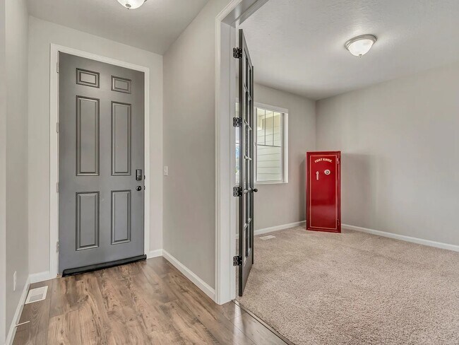 Building Photo - 3 Bedroom 2.5 Bathroom Home in Lehi!