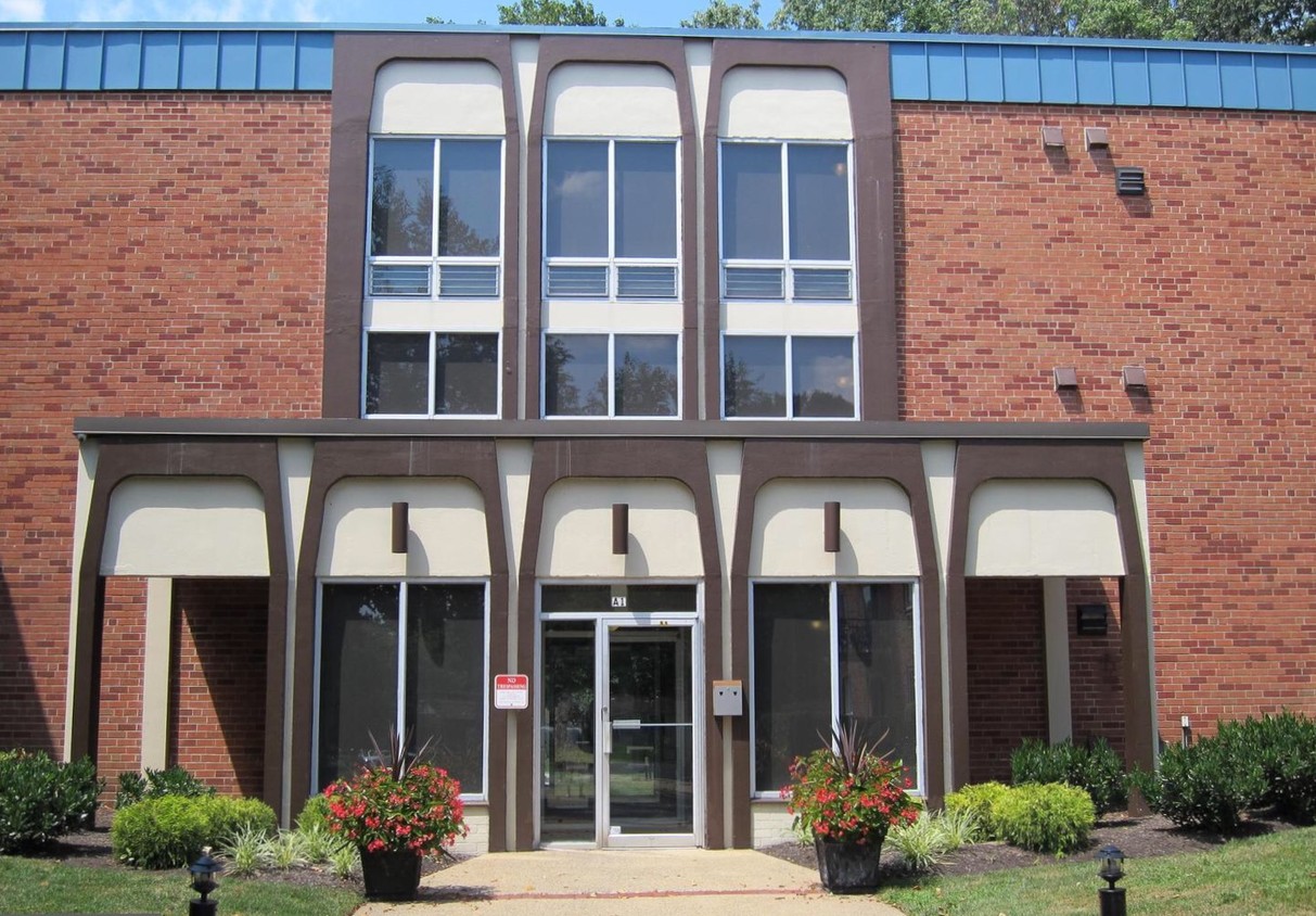 Building Main Entrance - 120 N Bethlehem Pike