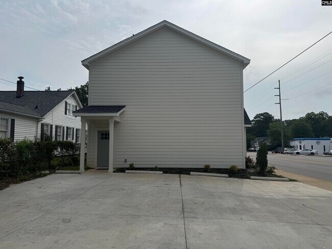 Foto del edificio - 2035 Rosewood Dr