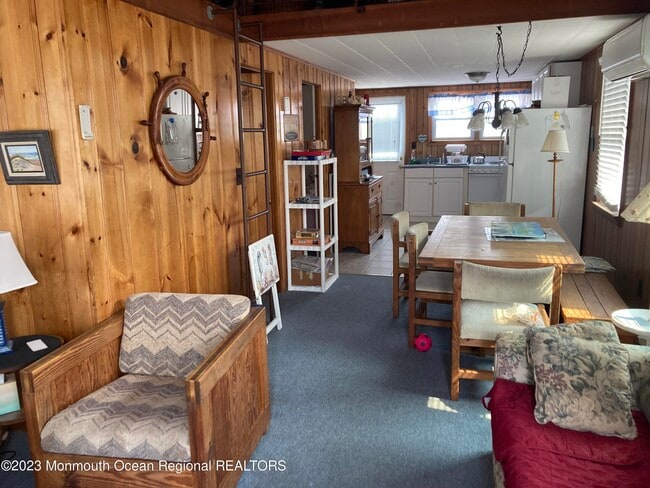 Building Photo - 36 10th Ln