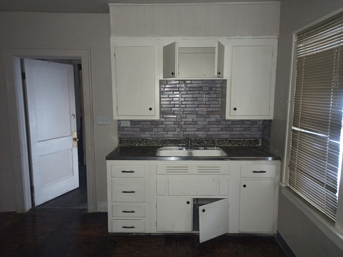 Foto del edificio - 4121 E 139th St