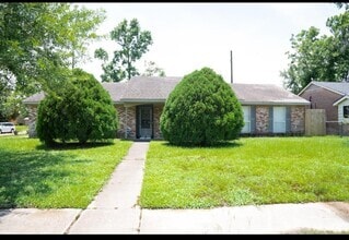 Building Photo - 6526 Grey Oaks Dr