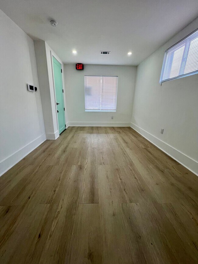 Foto del edificio - Newly Renovated 1-Bedroom Apartment! Avail...