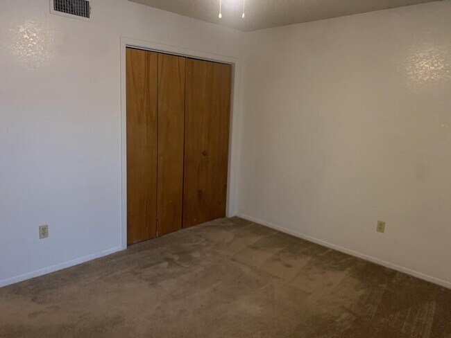 Building Photo - 4928 Diaz Ave