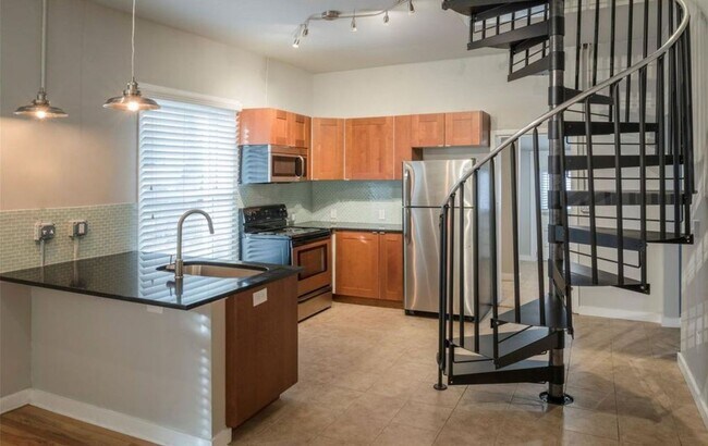 Building Photo - 4 Bed in Goss Grove! Available Now!