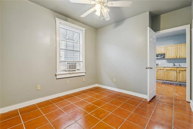 Foto del edificio - 4707 Baudin St