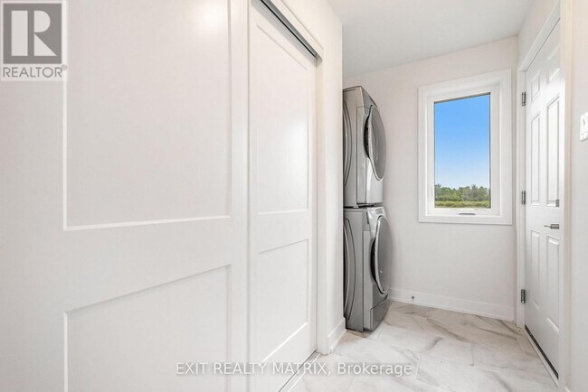 Building Photo - 491 Sturgess Rd