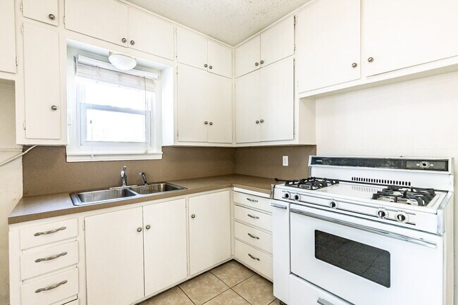 Foto del edificio - Charming & Cozy 2-Bedroom Oasis