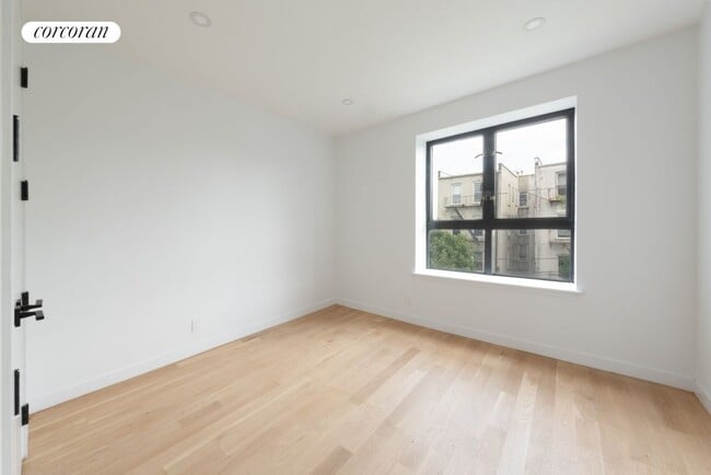 Building Photo - 130 Diamond St