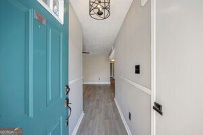 Foto del edificio - Like New! 2 bedroom 2 bathroom end unit condo! Must see!