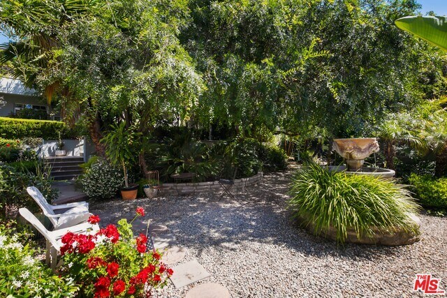 Primary Photo - 1323 N Olive Dr