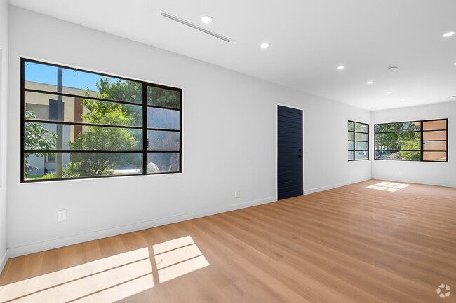 Building Photo - 213 S Gale Dr