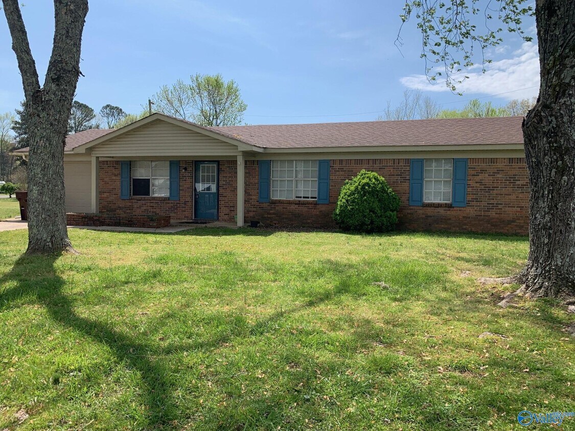 Primary Photo - 21045 Myrtlewood Dr