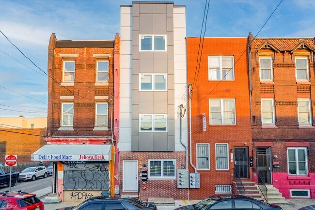 Foto del edificio - 2 br, 2 bath Triplex - 2025 N 16TH ST Unit B