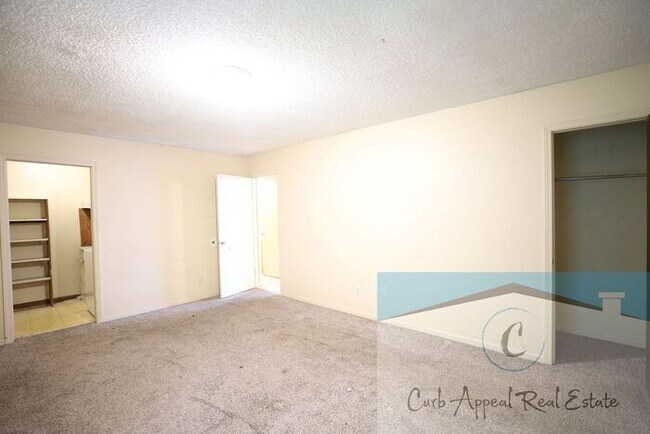 Foto del edificio - Comfortable 1 Bed 1 Bath Apartment - HUD accepted